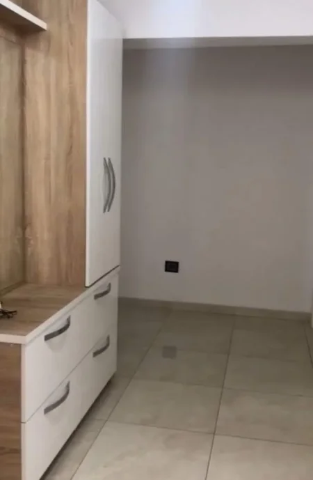 Tirane, jepet me qera zyre Kati 2, 70 m² 550 Euro (Qender)