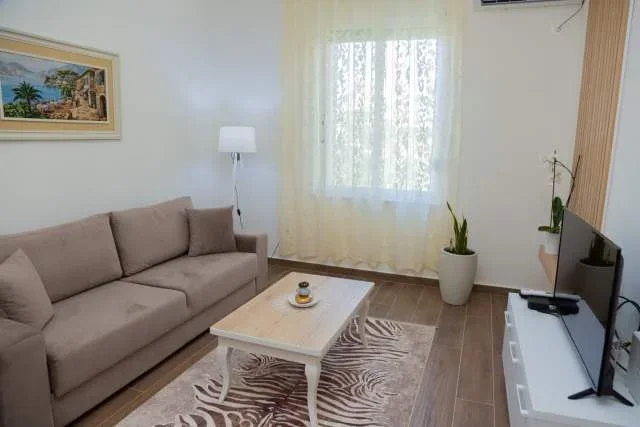 Vlore, jepet me qera apartament 1+1 Kati 3, 320 Euro (Bulevardi Ismail Qemali)
