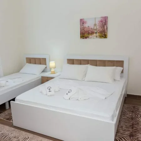 Vlore, jepet me qera apartament 1+1 Kati 3, 320 Euro (Bulevardi Ismail Qemali)