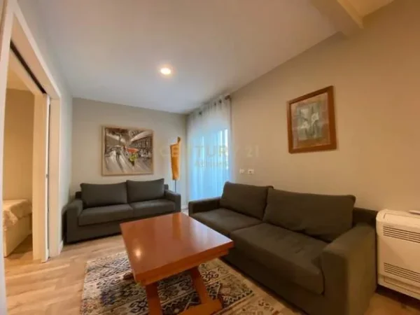 Tirane, jepet me qera apartament 2+1+BLK 90 m² 800 Euro