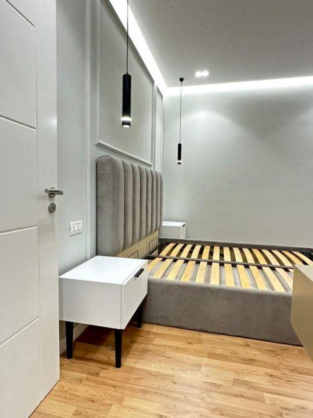 Tirane, jepet me qera apartament 1+1+BLK Kati 9, 70 m² 500 Euro (dafinave)