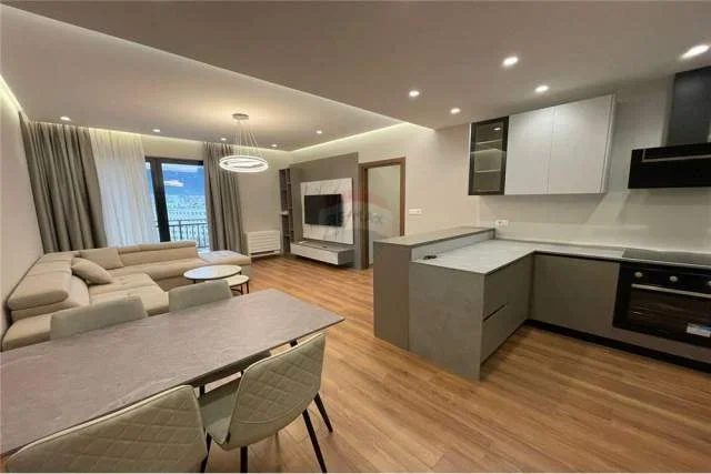 Tirane, jepet me qera apartament 2+1 Kati 9, 108 m² 750 Euro (Rruga e Dibres)