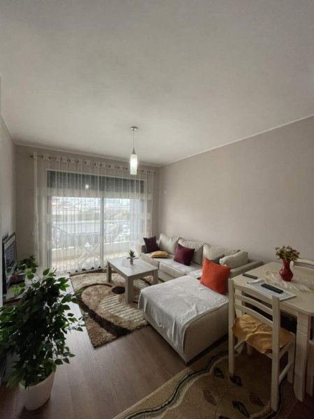 Tirane, jepet me qera apartament 1+1 Kati 2, 55 m² 300 Euro (Mëzez)