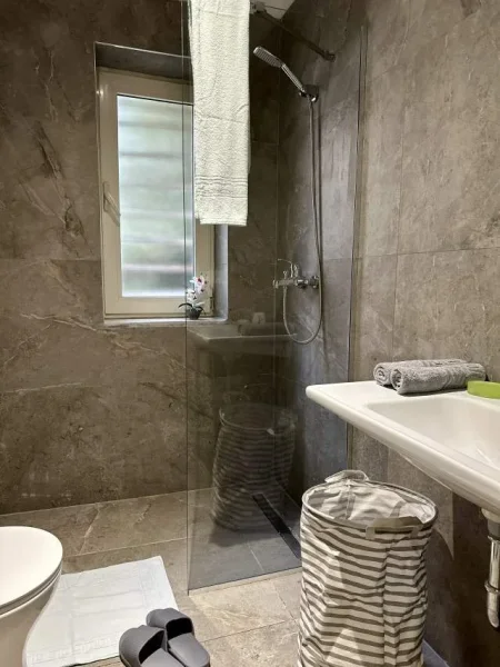 Tirane, jepet me qera apartament 1+1 Kati 2, 78.000 Leke