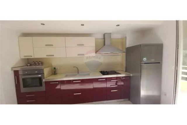 Tirane, jepet me qera apartament 2+1 110 m² 550 Euro