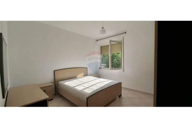 Tirane, jepet me qera apartament 2+1 110 m² 550 Euro