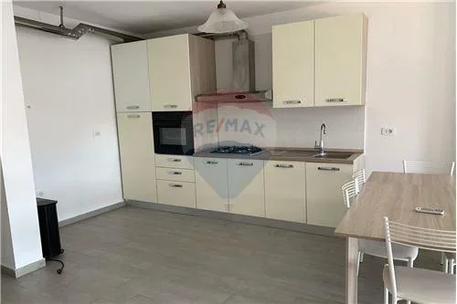 Tirane, jepet me qera apartament 2+1 Kati 3, 92 m² 550 Euro (Rruga Frosina Plaku)