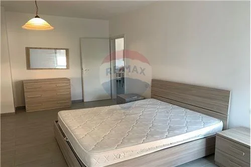 Tirane, jepet me qera apartament 2+1 Kati 3, 92 m² 550 Euro (Rruga Frosina Plaku)