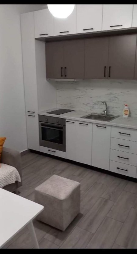 Tirane, jepet me qera apartament 1+1 Kati 2, 60 m² 450 Euro (myslym shyri)