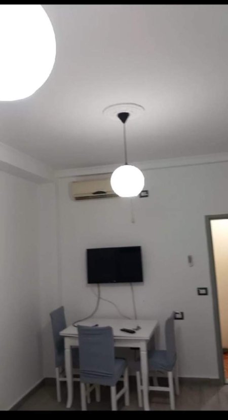 Tirane, jepet me qera apartament 1+1 Kati 2, 60 m² 450 Euro (myslym shyri)