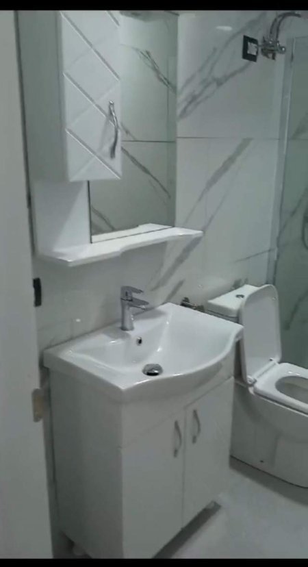 Tirane, jepet me qera apartament 1+1 Kati 2, 60 m² 450 Euro (myslym shyri)