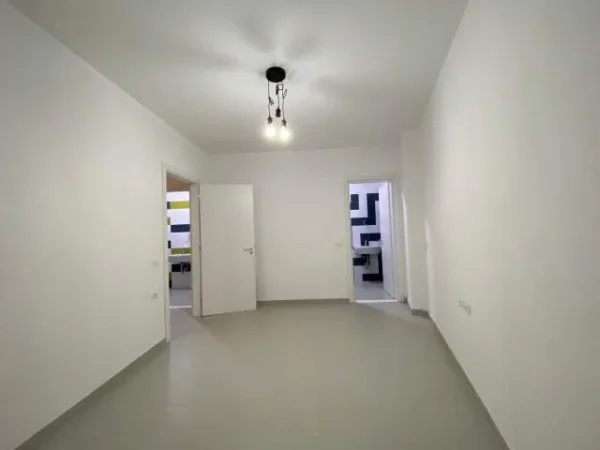 Tirane, jepet me qera apartament 2+1+BLK Kati 4, 92 m² 600 Euro (Rruga e Barikdave)