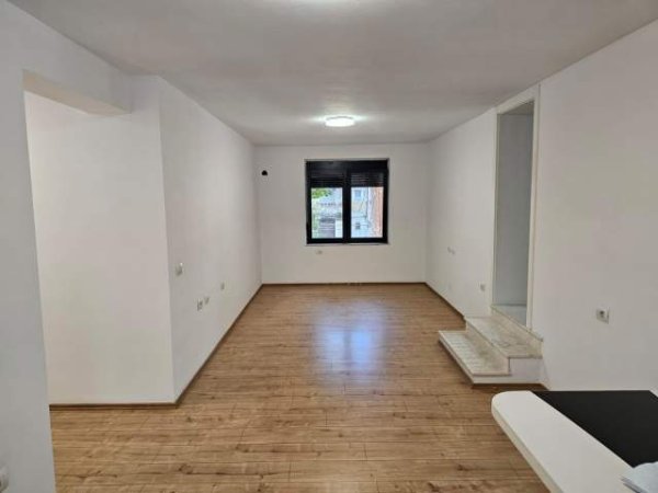 Tirane, jepet me qera ambjent biznesi Kati 2, 85 m² 800 Euro (21 dhjetori)