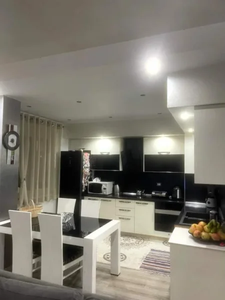 Tirane, ofert 2+1+A+BLK 120 m² 550 Euro (Yzberisht prane Eco Market)