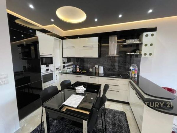 Tirane, shitet apartament 2+1+BLK Kati 3, 98 m² 230.000 Euro (Liqeni i Thatë)