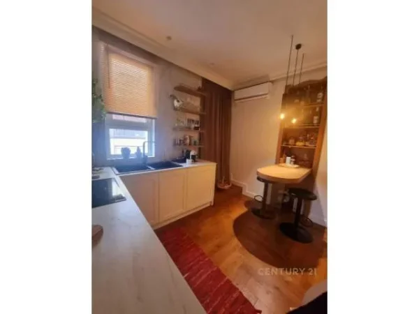 Tirane, jepet me qera 80 m² 750 Euro