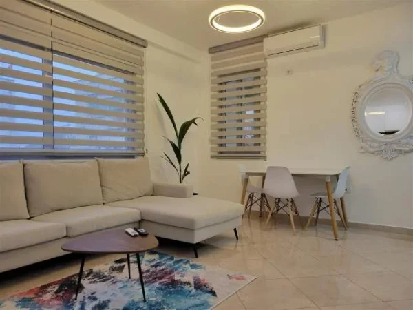 Tirane, jepet me qera apartament 1+1+A+BLK 60 m² 600 Euro (komuna e parisit)