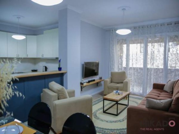 jepet me qera 100 m² 650