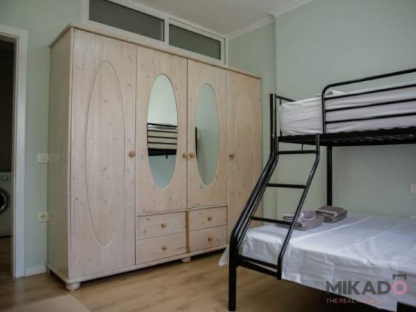 jepet me qera 100 m² 650
