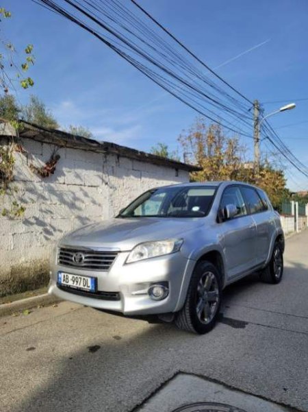 Tirane, shitet xhip Toyota RAV4 Viti 2010, 10.500 Euro