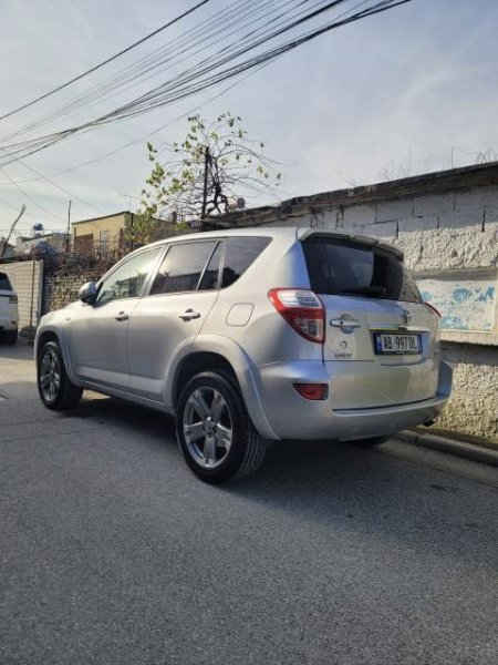 Tirane, shitet xhip Toyota RAV4 Viti 2010, 10.500 Euro