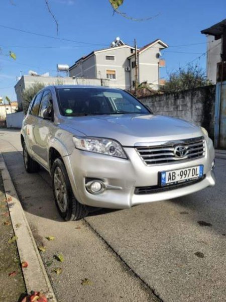 Tirane, shitet xhip Toyota RAV4 Viti 2010, 10.500 Euro