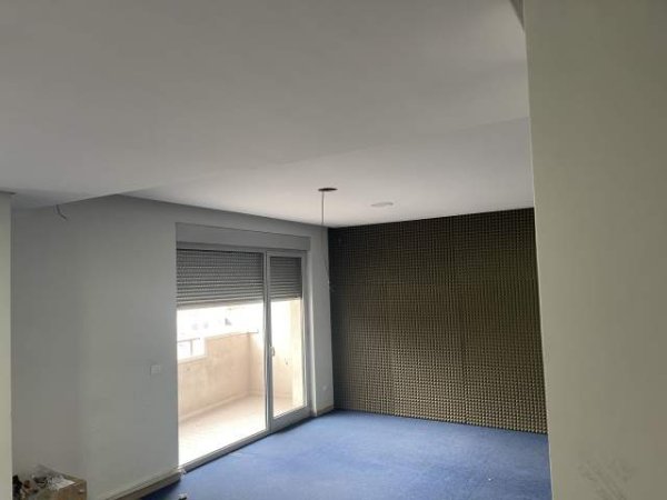 Tirane, jepet me qera apartament duplex Kati 9, 260 m² 3.100 Euro (Perball Librit Universitar)