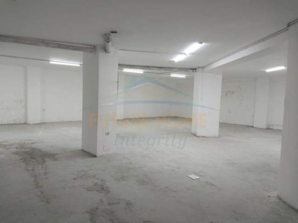 Tirane, shitet magazine Kati 0, 426 m² 380.000 Euro (Ali Demi)