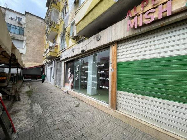 Tirane, shitet dyqan Kati 0, 41 m² 125.000 Euro (Rruga 4 Deshmoret)