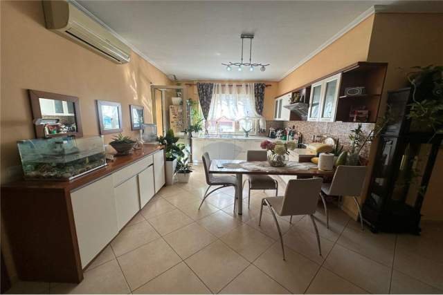 Vlore, shes apartament 3+1+BLK 156 m² 187.000 Euro (Bulevardi Ismail Qemali ,prane Conad)
