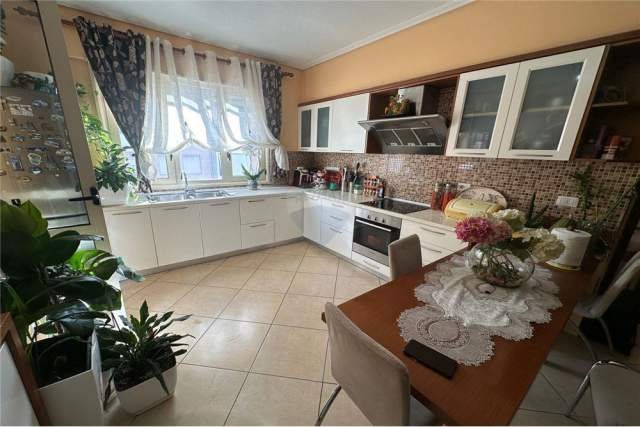 Vlore, shes apartament 3+1+BLK 156 m² 187.000 Euro (Bulevardi Ismail Qemali ,prane Conad)