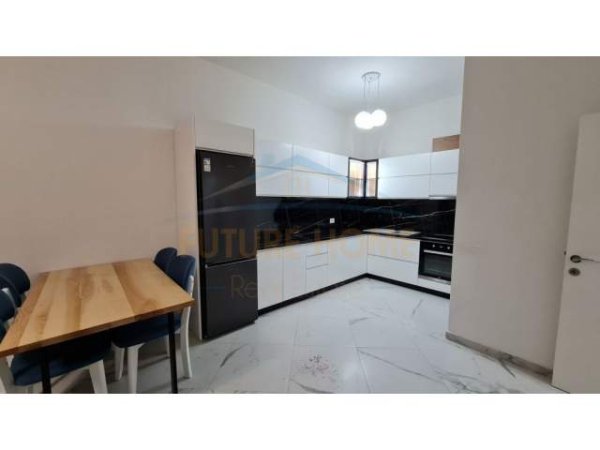 Tirane, shitet apartament 1+1+BLK 77 m² 175.000 Euro (Kompleksi Square 21)