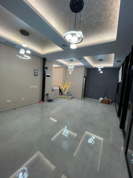 Tirane, shitet dyqan Kati 0, 65 m² 110.000 Euro (ALI DEMI)