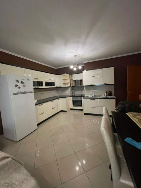 Tirane, jepet me qera apartament 2+1+A+BLK Kati 6, 110 m² 550 Euro (Perballe Delijorgjit)