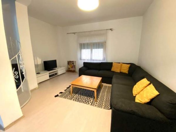 Tirane, jepet me qera Vile Kati 0, 265 m² 1.150 Euro (Pazari i Ri)