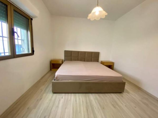 Tirane, jepet me qera Vile Kati 0, 265 m² 1.150 Euro (Pazari i Ri)