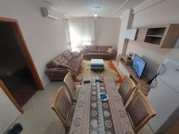 Vlore, jepet me qera apartament 1+1 per pushuesa prane Lungomares