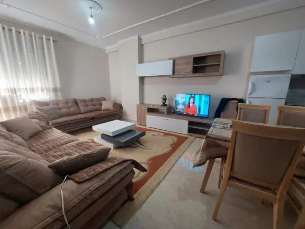 Vlore, jepet me qera apartament 1+1 per pushuesa prane Lungomares