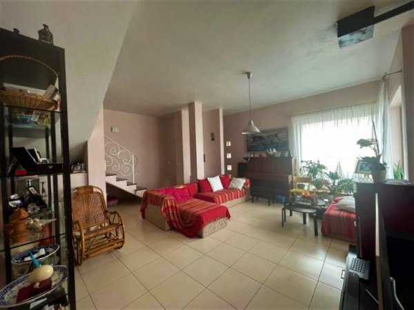 Tirane, shitet Vile 5+1 Kati 0, 550 m² 400.000 Euro (Sauk)