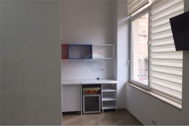 Tirane, jepet me qera apartament 1+1 Kati 1, 35 m² 350 Euro (Rruga myslm shyri)