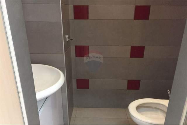 Tirane, jepet me qera apartament 1+1 Kati 1, 35 m² 350 Euro (Rruga myslm shyri)