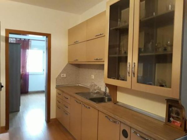 Durres, jepet me qera apartament 1+1+BLK Kati 1, 60 m² 20 Euro/nata (Rruga pavaresia, l.13. Plepa Durres)