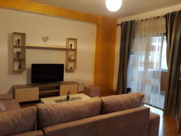 Durres, jepet me qera apartament 1+1+BLK Kati 1, 60 m² 20 Euro/nata (Rruga pavaresia, l.13. Plepa Durres)