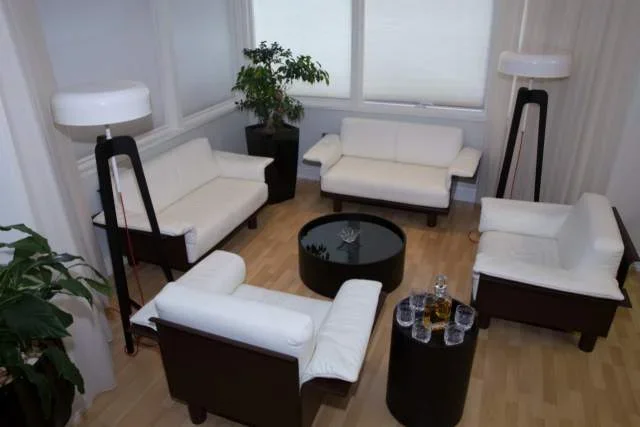 Tirane, jepet me qera zyre Kati 5, 110 m² 2.300 Euro (kullat Binjake)