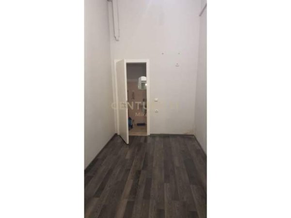 Tirane, shitet ambjent biznesi Kati 0, 28 m² 40.000 Euro (Laprake)