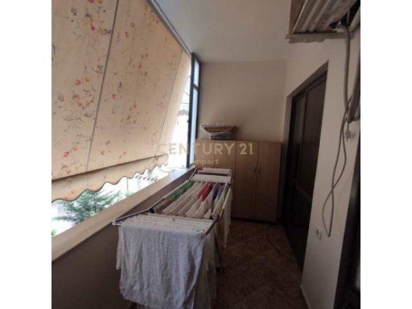 Tirane, jepet me qera apartament 1+1+A+BLK Kati 3, 80 m² 400 Euro (Komuna e Parisit)