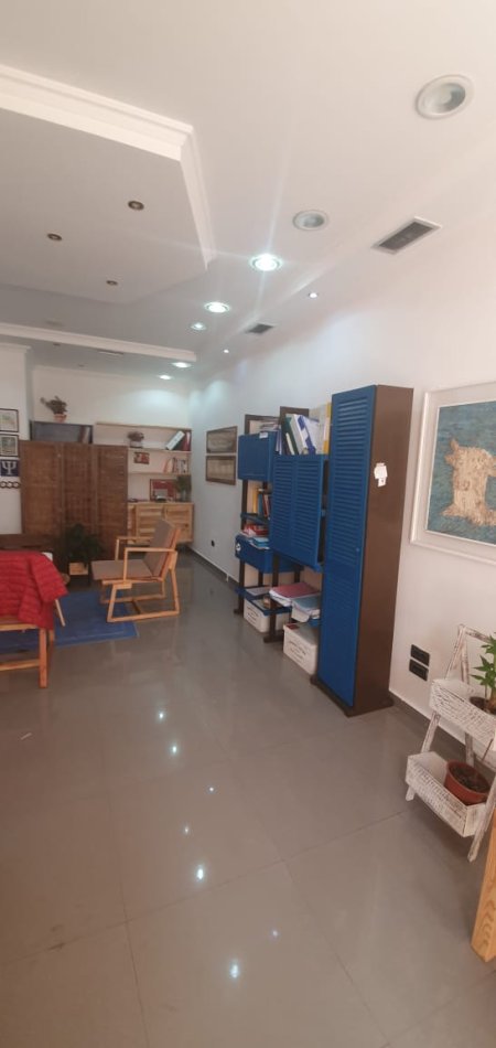 Tirane, shes dyqan Kati 1, 42 m² 84.000 Euro (Pran 21 Dhjetorit)
