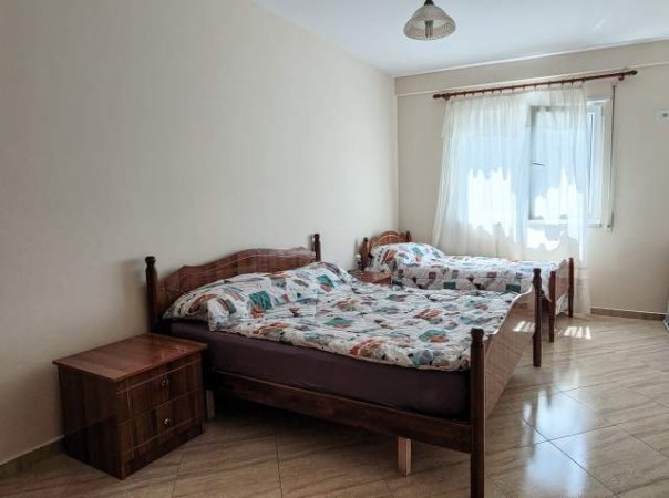 Vlore, jepet me qera apartament Kati 5, 75 m² 50 Euro (Lungomare)