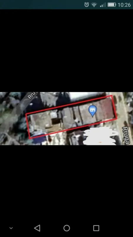 shitet objekt biznesi + banimi  me hipoteke  fier rreth 1200 m2 buze rruge kryesore