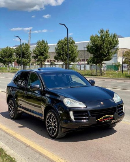 Tirane, jap me qera xhip Porsche Cayenne Viti 2008, 60 Euro